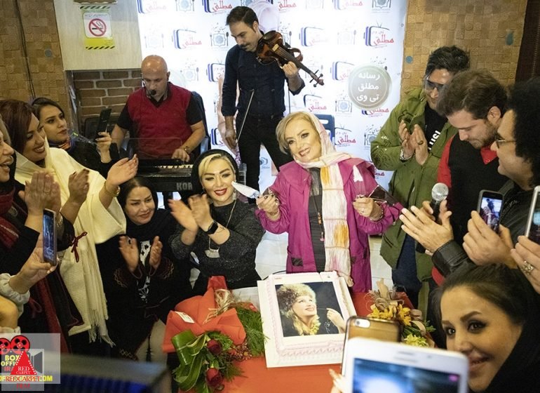 جشن تولد هما خاکپاش با حضور هنرمندان برگزار شد