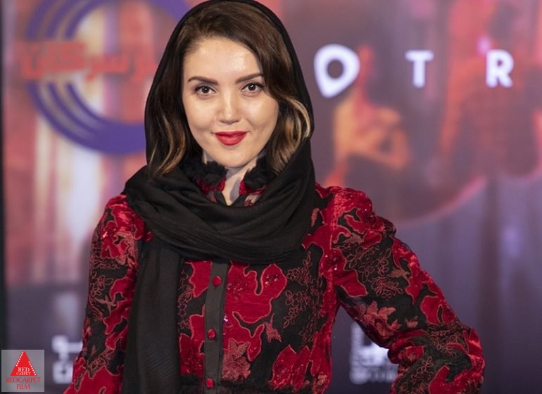 حضور عایشه گل جوشکن بازیگر ترک در اکران خصوصی مطرب