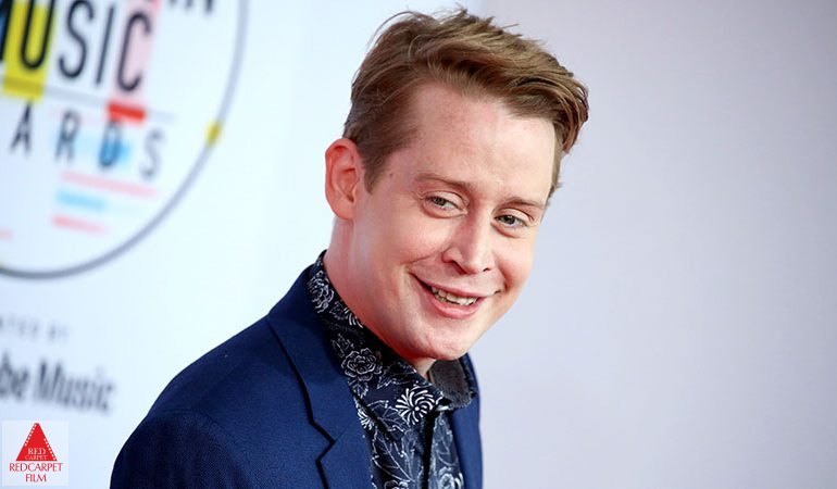 تنها در خانه