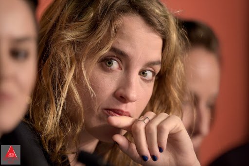 چهره یک زن در آتش