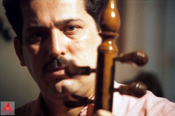 نوازندهٔ کمانچه