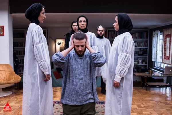 در نبود کارگردان